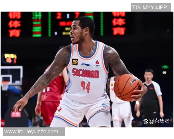 亨特上半场表现出色6投5中轻松斩获12分6篮板1助攻1抢断